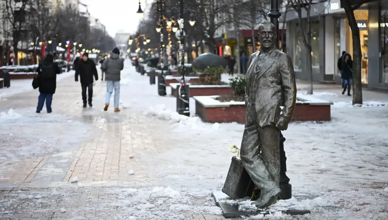 Пътната обстановка в София е нормална, АПИ призова шофьорите да тръгват подготвени за зимата