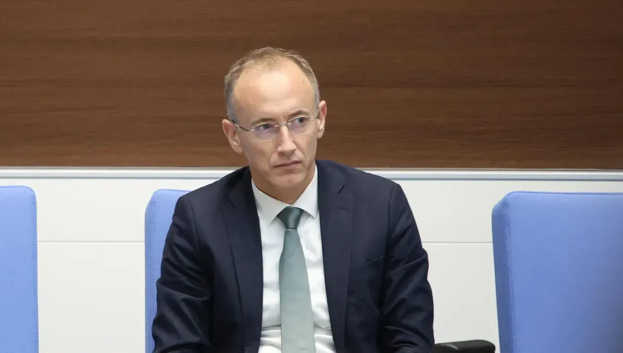 Вдигат заплатите на учителите, но мъчният въпрос е с колко