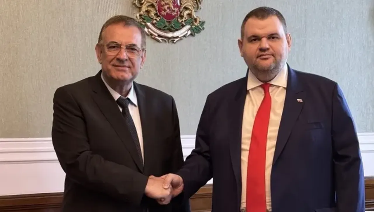 Двете крила на ДПС се обединяват, Чакъров подава оставка 