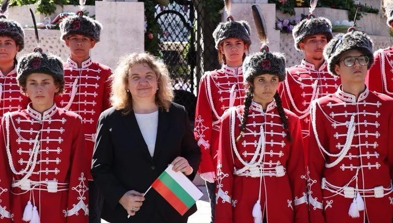 Киселова на тържествената заря-проверка във Велико Търново: Нека да търсим и пазим това, което ни обединява