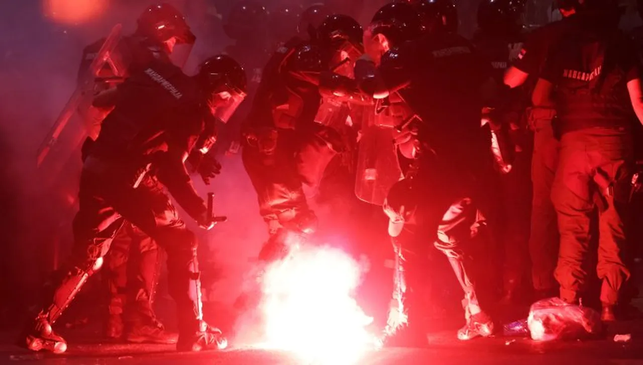 Протестите в Сърбия: Ситуацията в Нови Сад е тежка, много са ранените