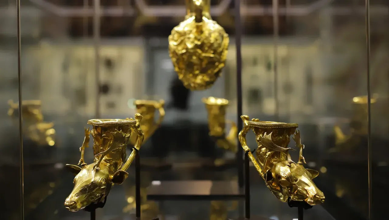 През 1949 година докато копаели за глина в нива на