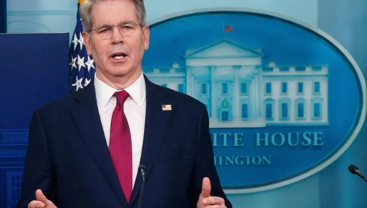 Министърът на финансите на САЩ: Европа трябва да ни последва, ако Тръмп въведе 100-процентни мита срещу  Русия и...