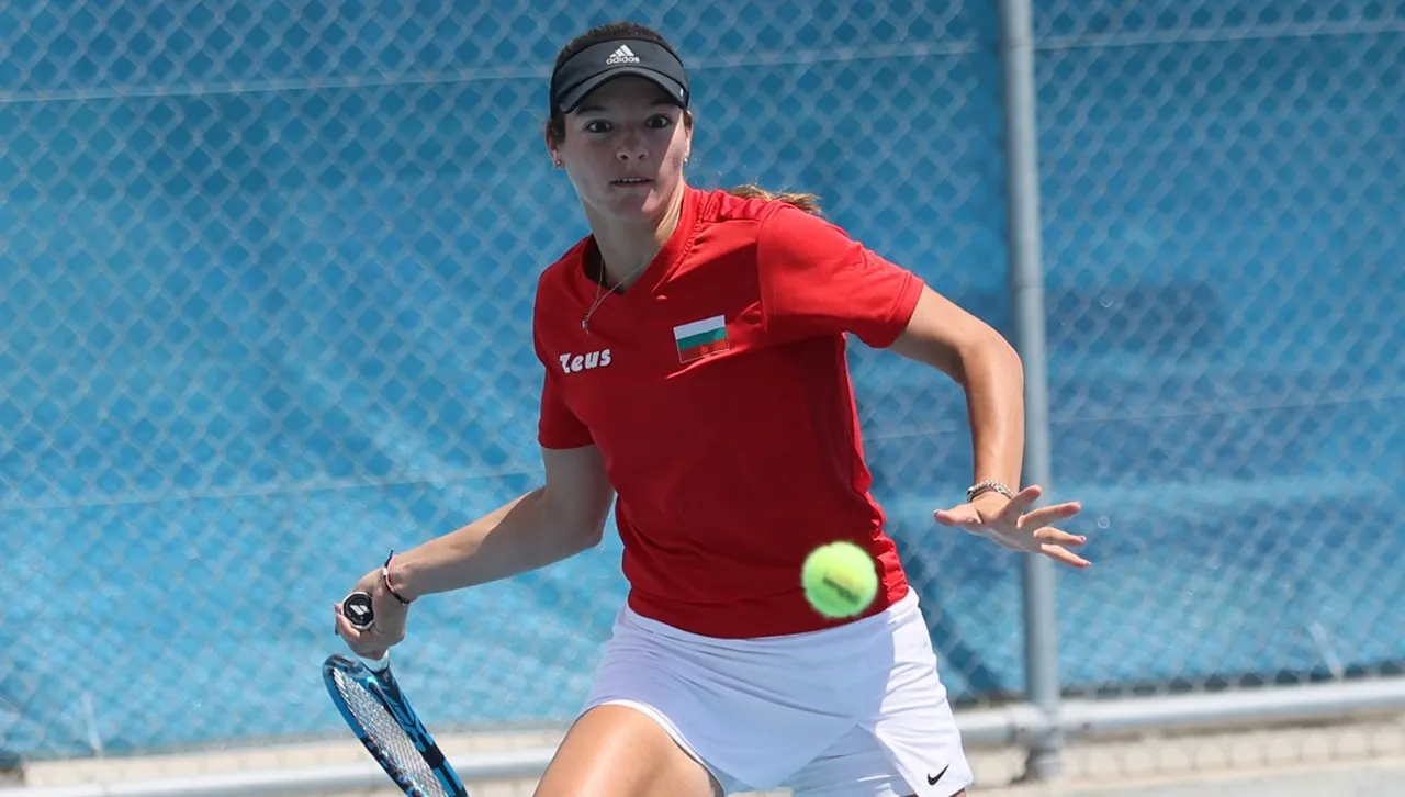 След победи на корта Каратанчева и Шиникова се класихара на четвърфинали