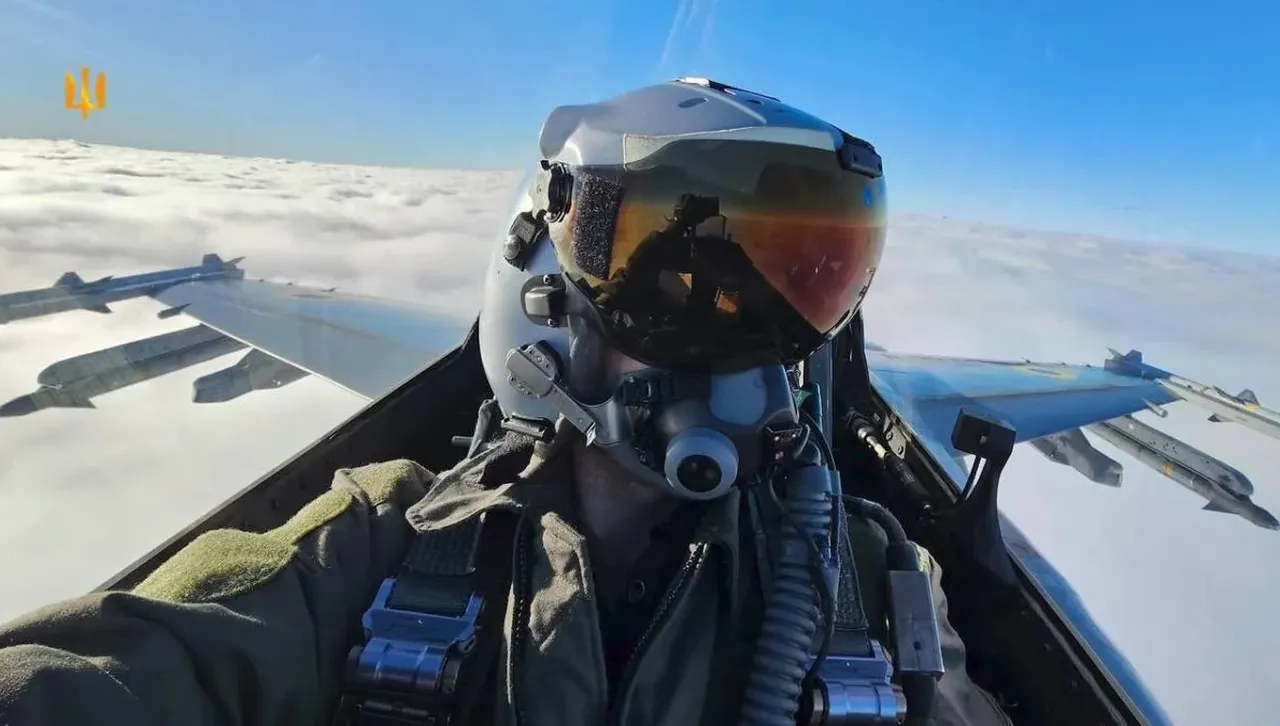 Пилот на F-16 от ВВС на Украйна показа шлем-убиец на руски изтребители