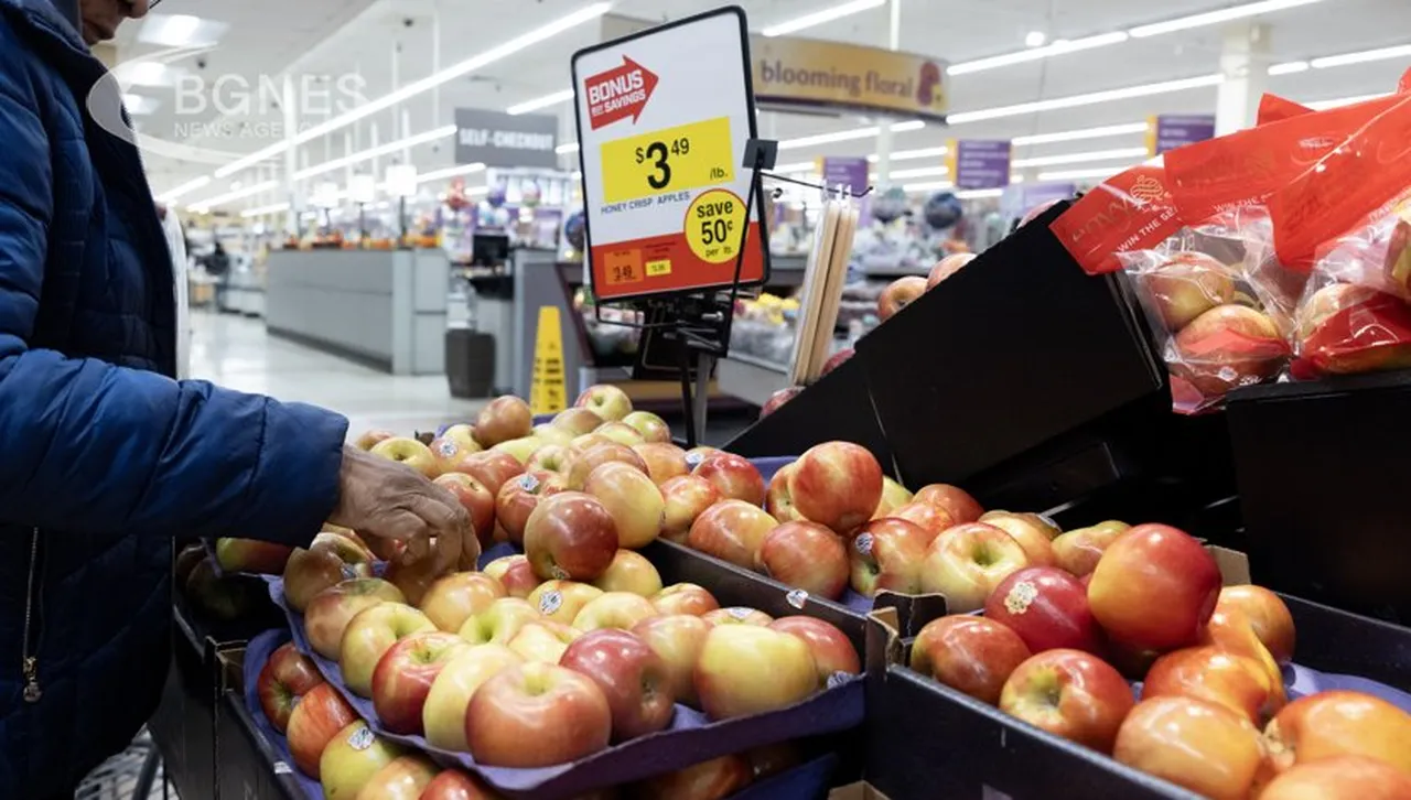 Купуваме по-евтино ябълките и портокалите, повече пари отиват за картофи и кашкавал