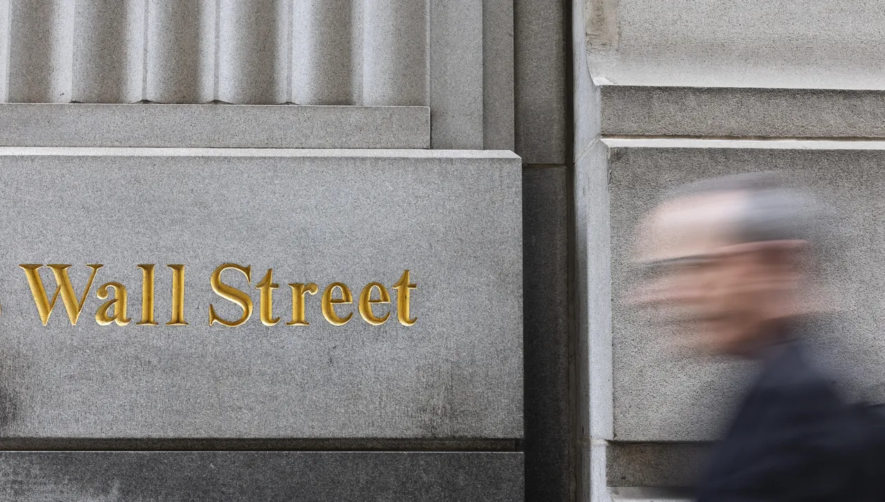 Митата на Тръмп сринаха водещите индекси на Уолстрийт