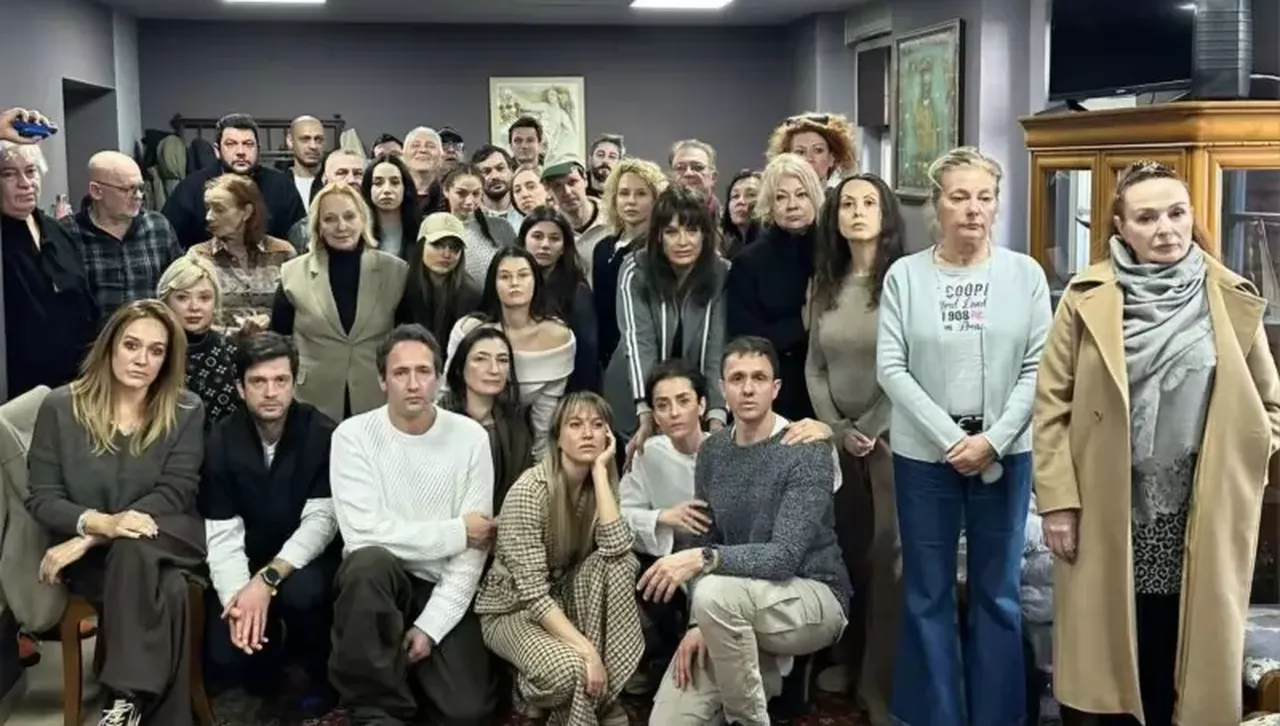 Актьори от Народния театър излизат в защита на директора си Васил Василев