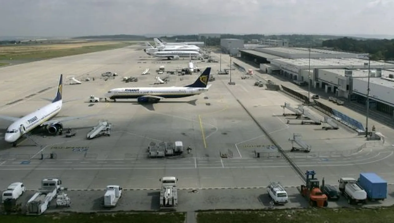 Заради мощни украински атаки с дронове над 140 полети са били отменени само в Москва