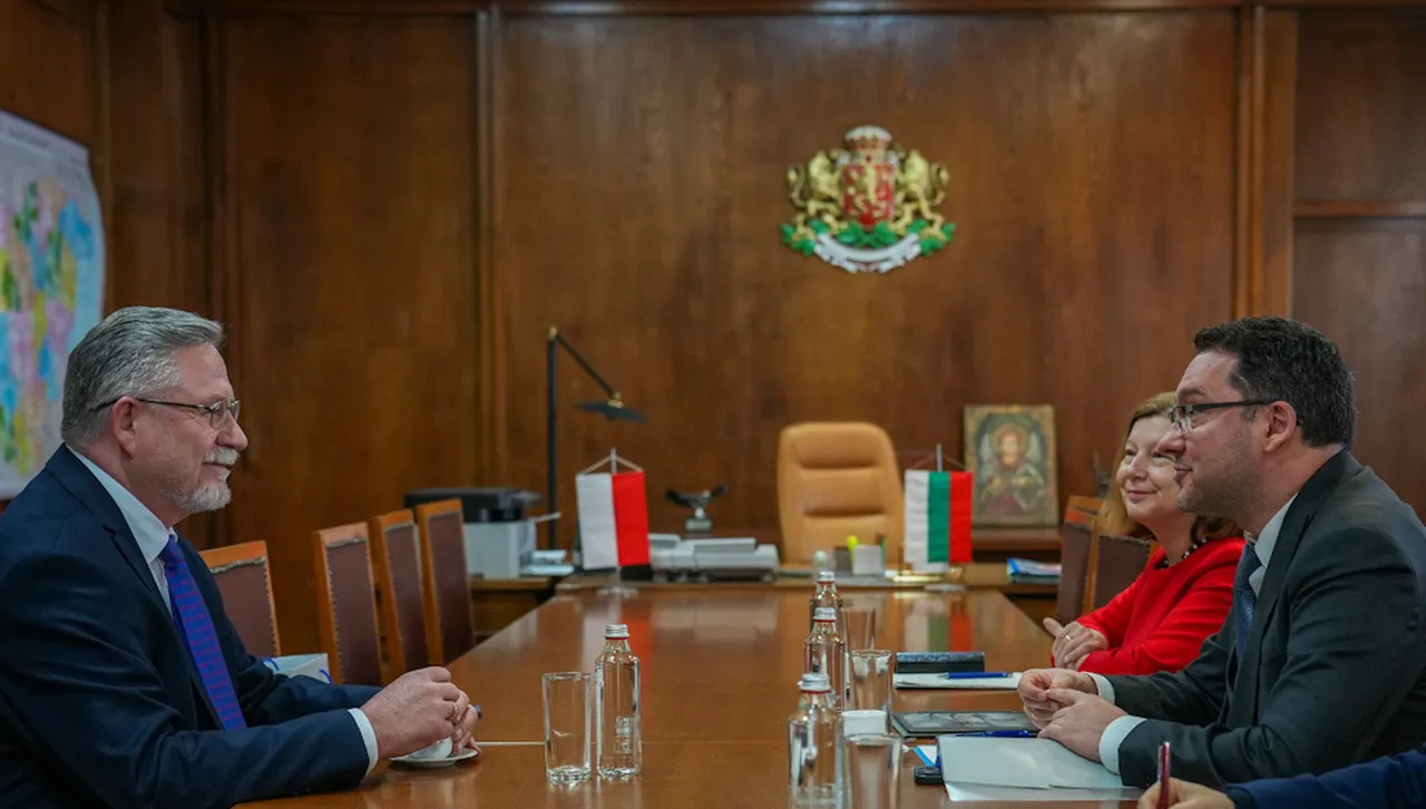 Среща на Даниел Митов с посланика на Полша у нас  - обсъждат съвместни обучения и обмен на експертен опит