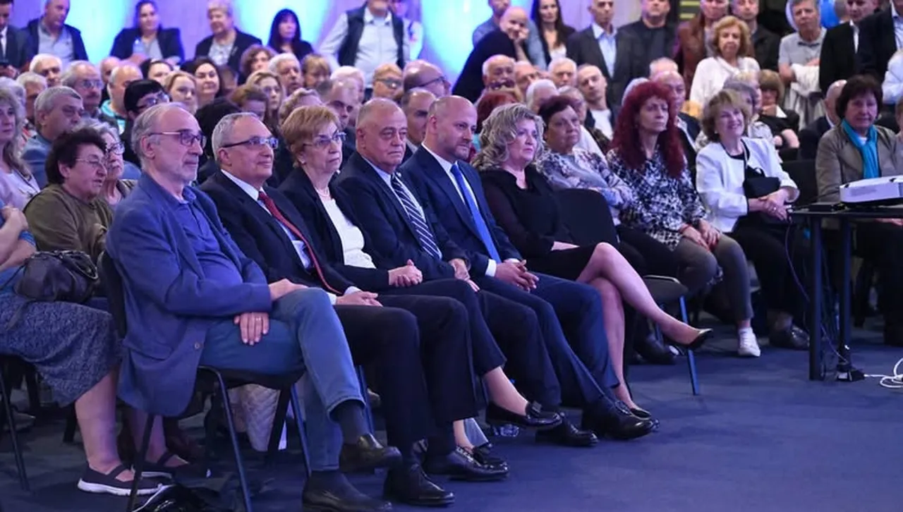 "Демократи за силна България" станаха на 21 години