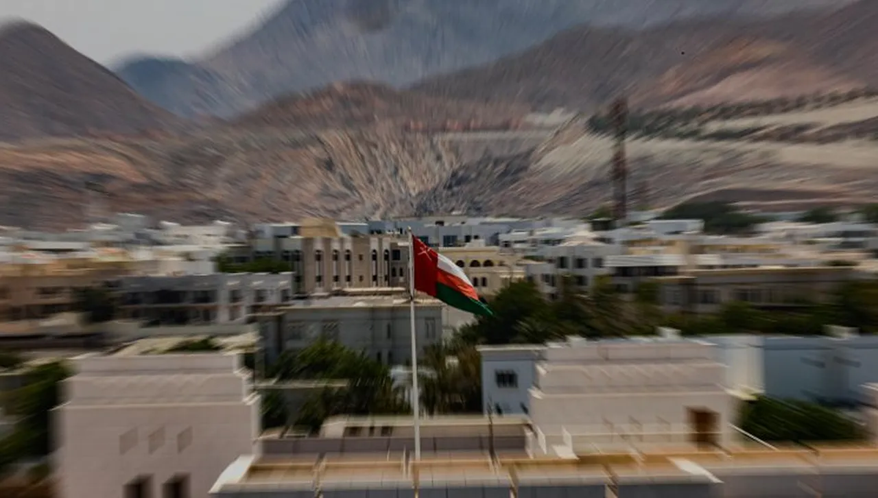 „Неизвестен снаряд“ удари танкер край Оман