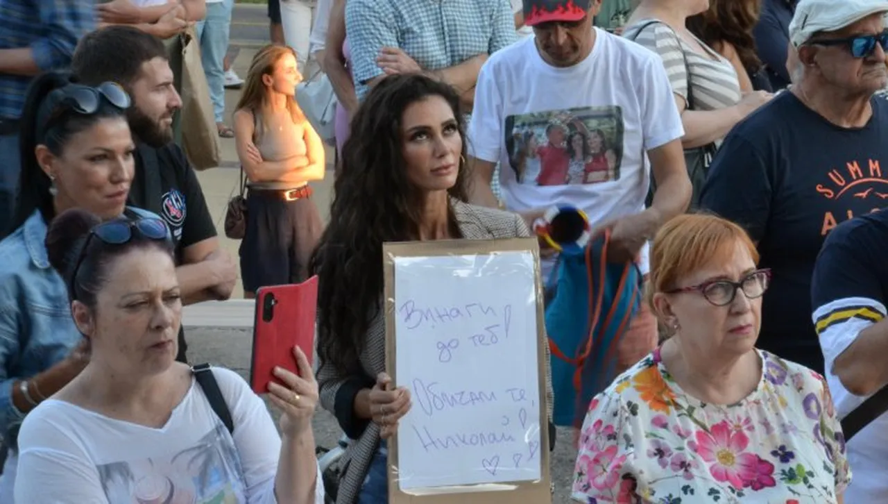 Варненци излизат на "последен мирен протест" в подкрепа на арестувания кмет на Варна