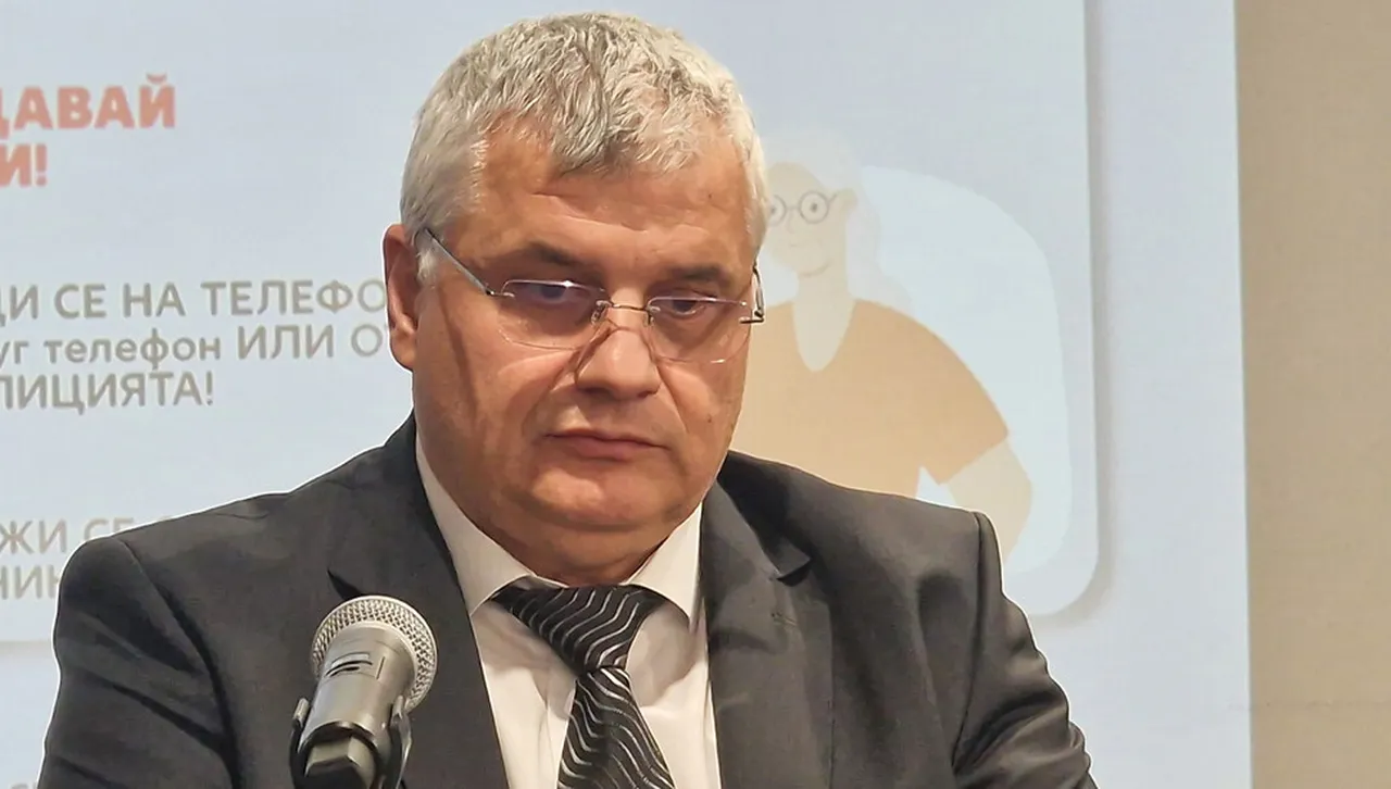 Според действащата процедура при липса на титуляр на поста главен