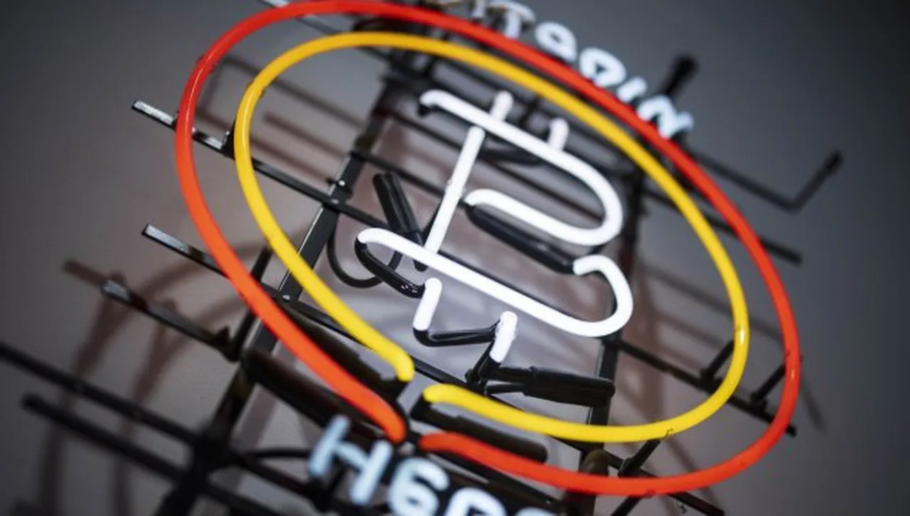 Биткойнът скочи до нов рекорден връх от 111 000 долара