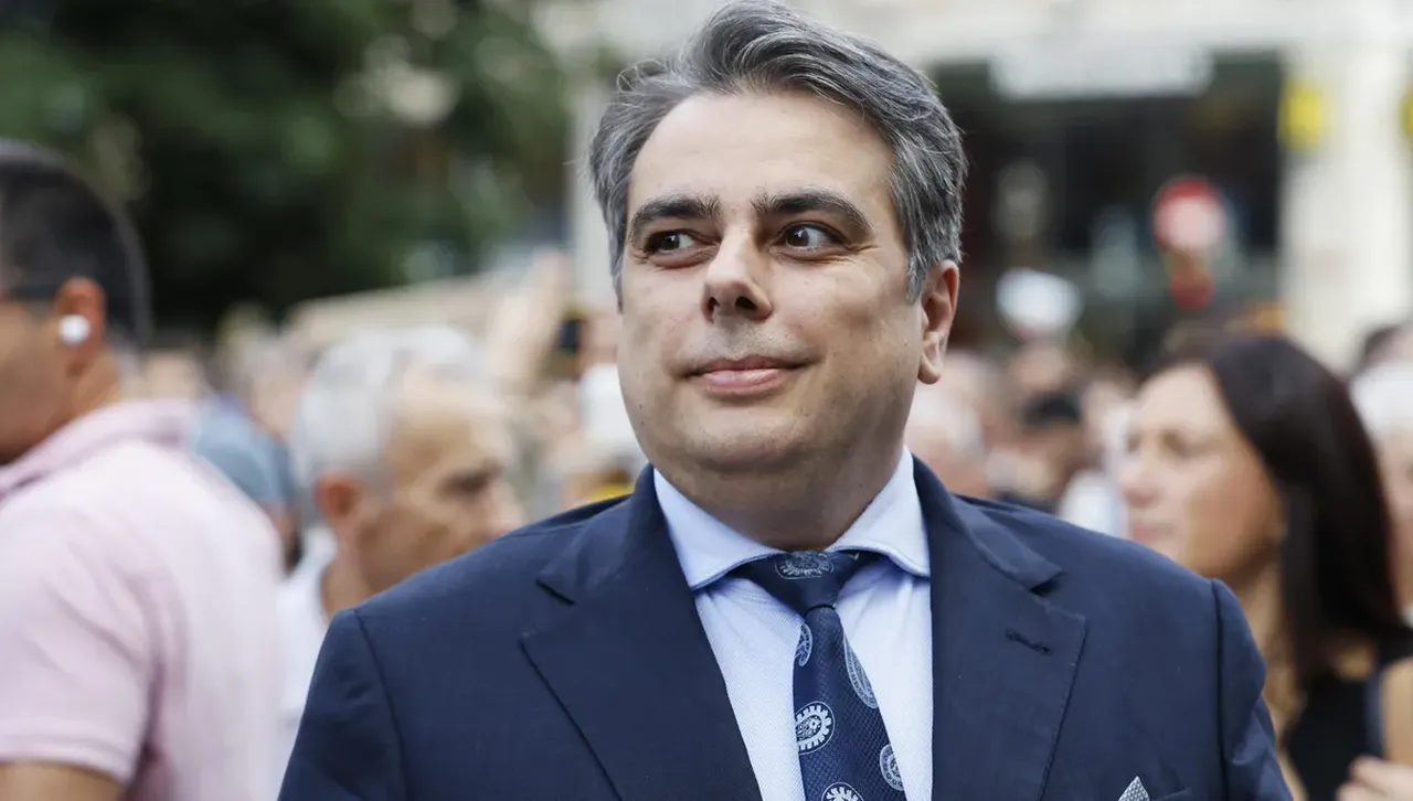 Асен Василев: Всички български граждани бяха ударени с увеличение на осигуровките за пенсии