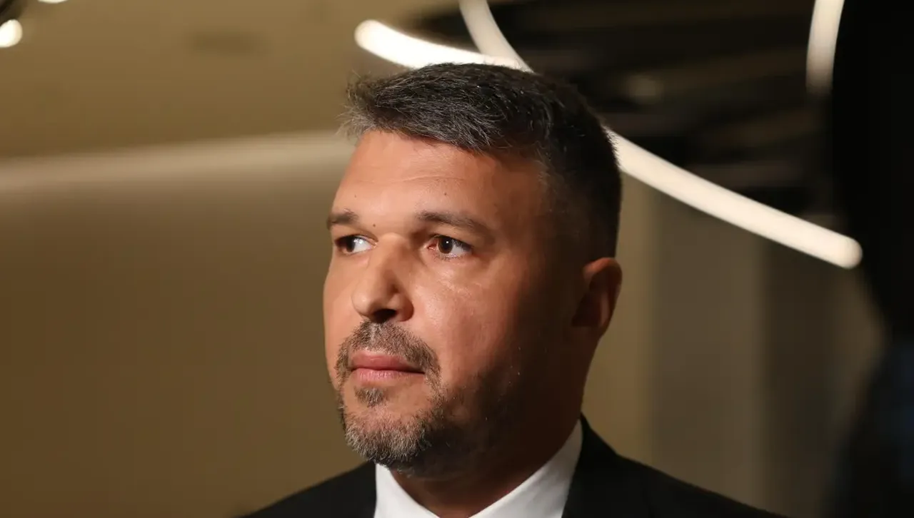 Бившият футболист Валери Божинов коментира протеста срещу бюджета: "Като един юмрук"