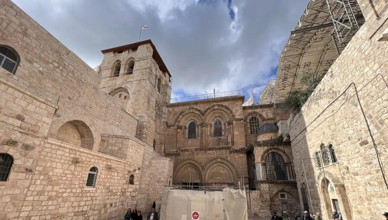 Разгадаха библейска загадка: Градина на 2000 години лежи под Църквата на Гроба Господен