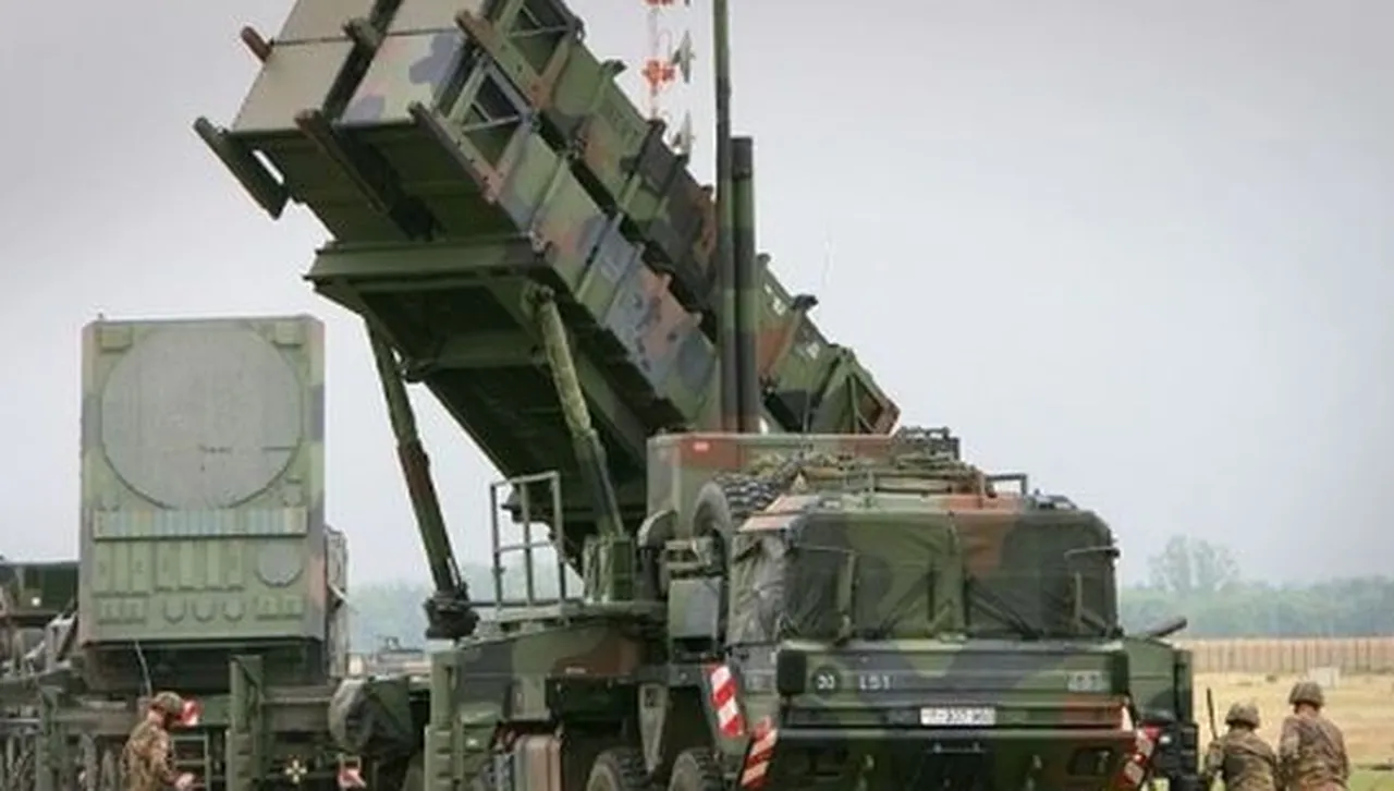 Киев засилва отбраната си - готви се да купи още 25 системи "Пейтриът"