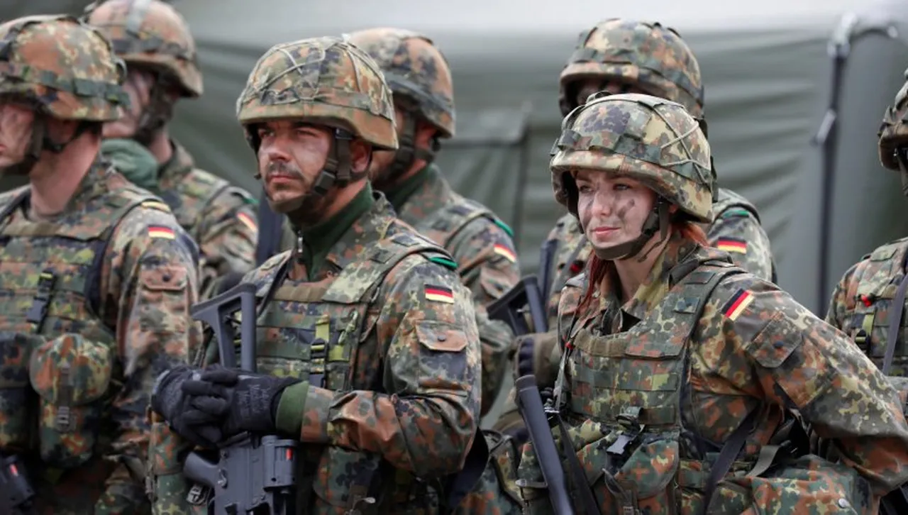 Засилените опасения за сигурността и новият закон за военната служба