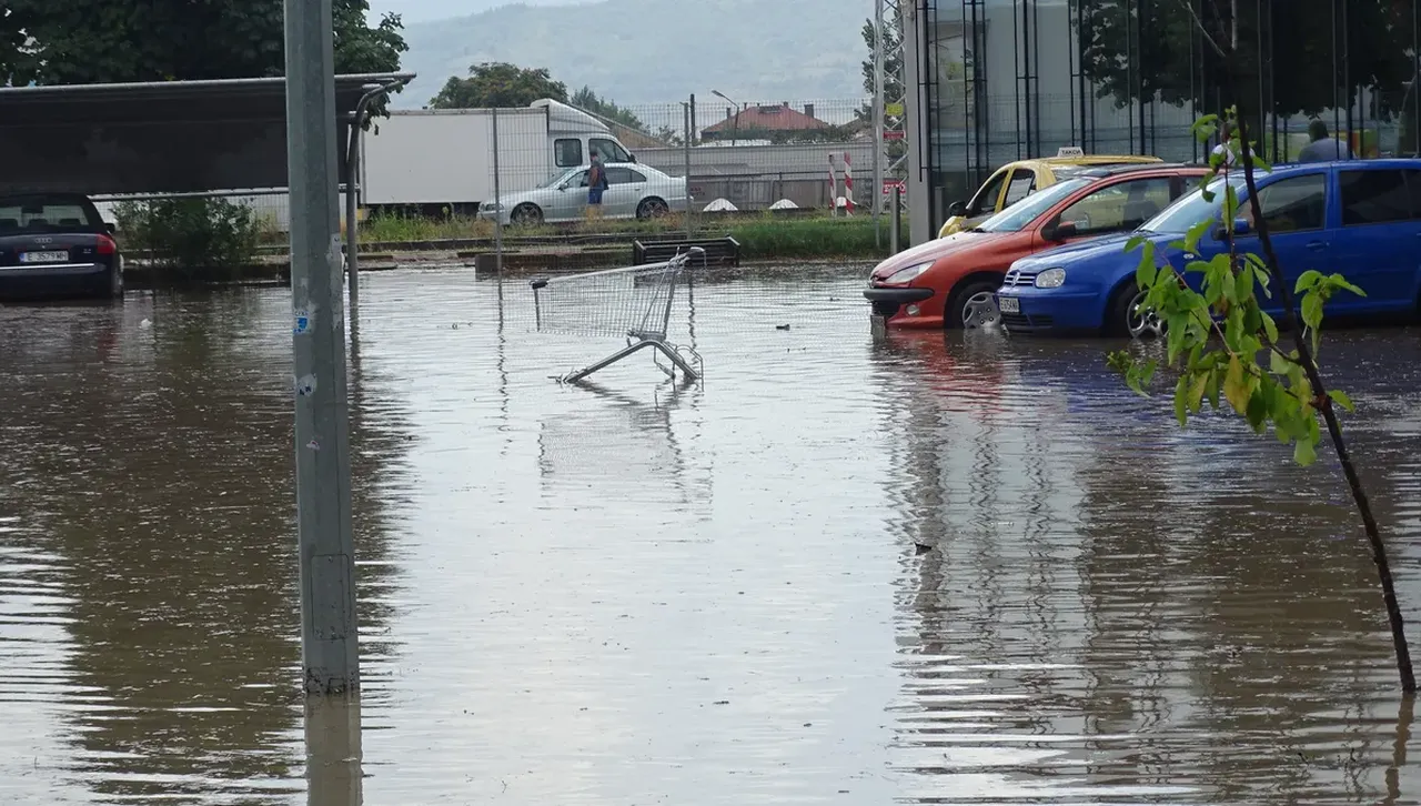 Дъждовете в Благоевградско повредиха мостове и пътна инфраструктура  