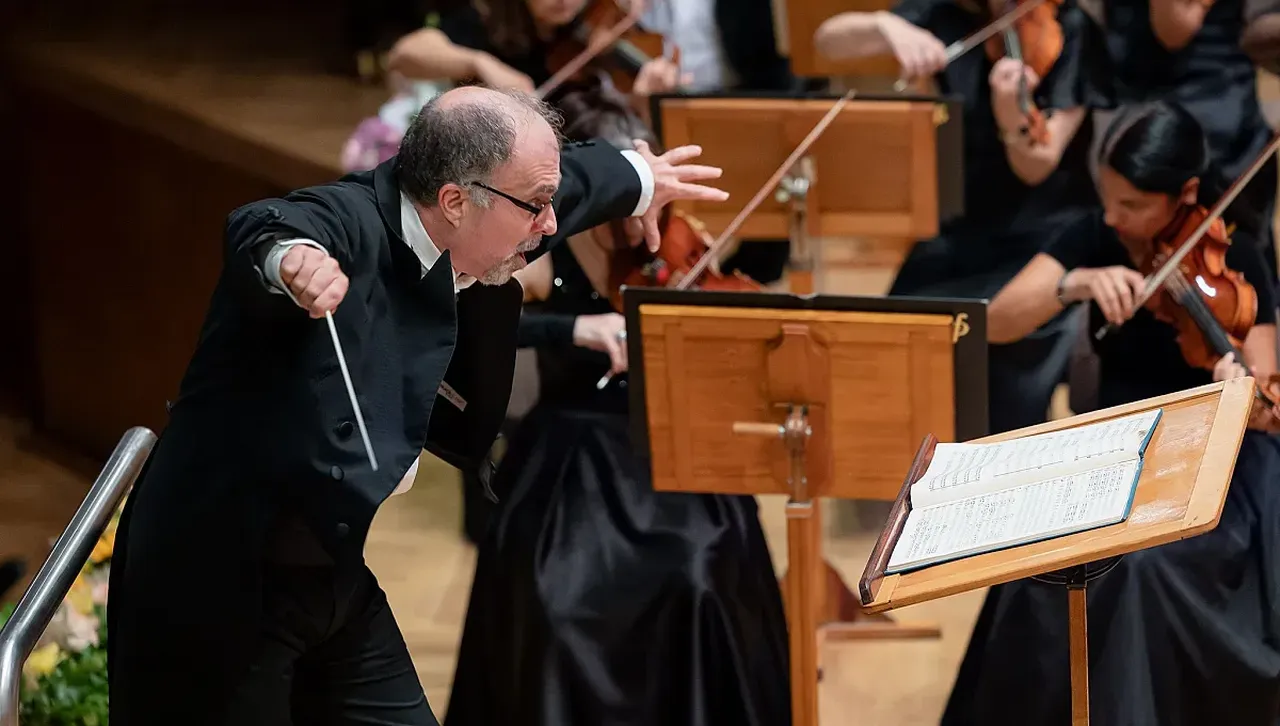 Софийската филхармония стартира 2026 г. с концерт в парижкия Шанз-Елизе