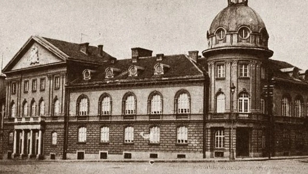 1911: Просветното Българско книжовно дружество е преименувано на Българска академия на науките 