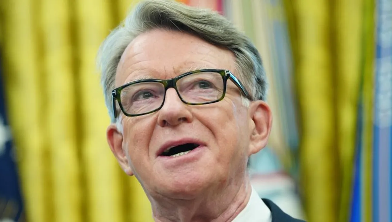 Зрелищен арест в Лондон: След принц Андрю и Питър Манделсън в капана на аферата „Епстийн“