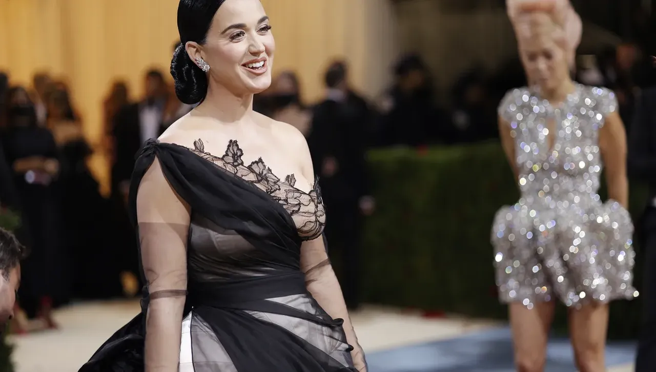 Кейти Пери и годеницата на Безос излетяха в космоса с дамска компания