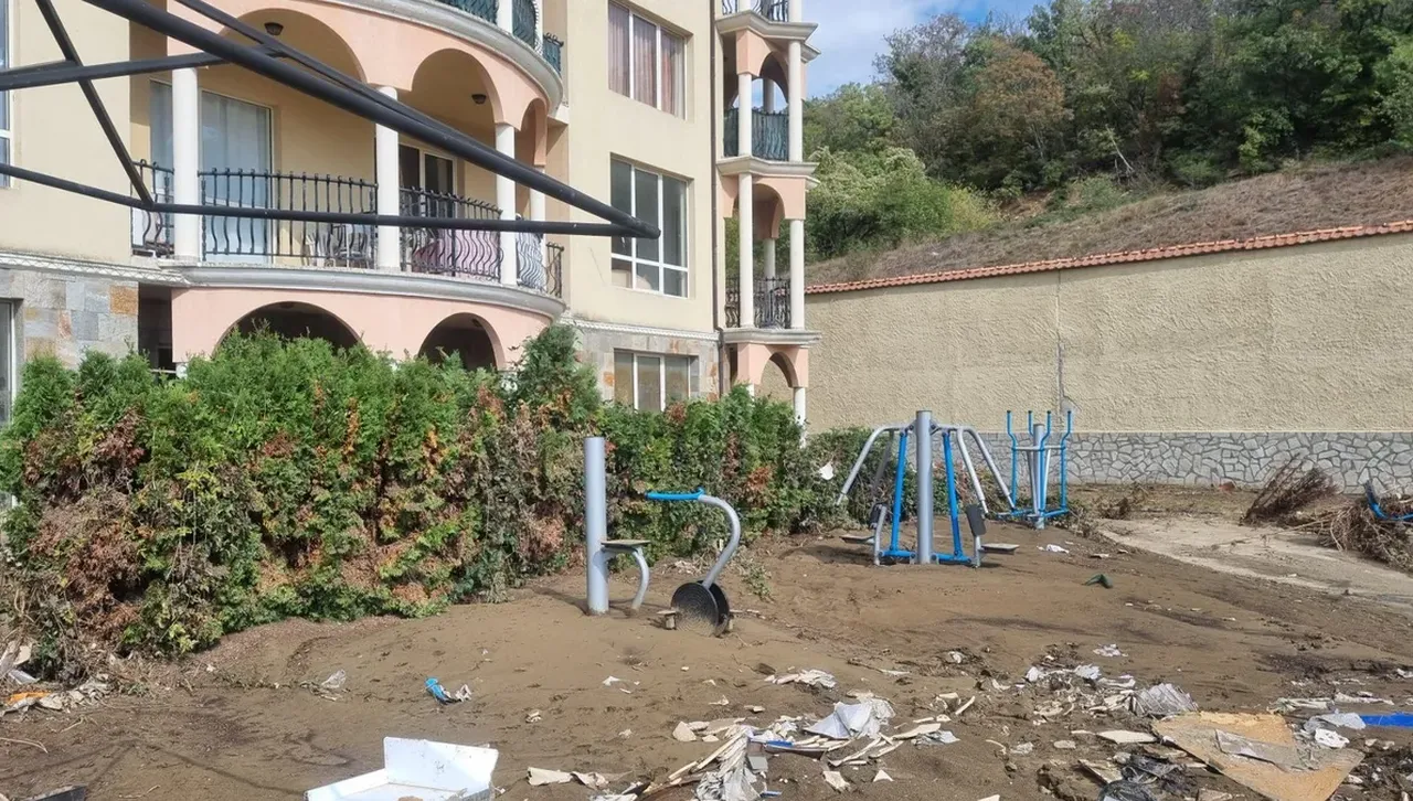 Разпоредиха премахването на корекциите на реката в Елените, причинили наводнението