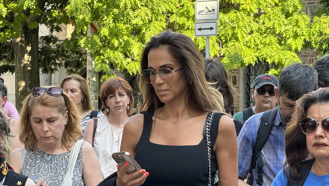 Пред президентството тече  протест с искане за помилване на Десислава Иванчева