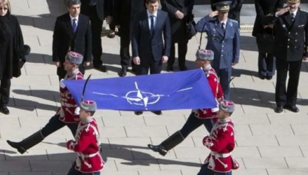 Преди 21 години България става пълноправен член на НАТО, заедно с още 6 страни