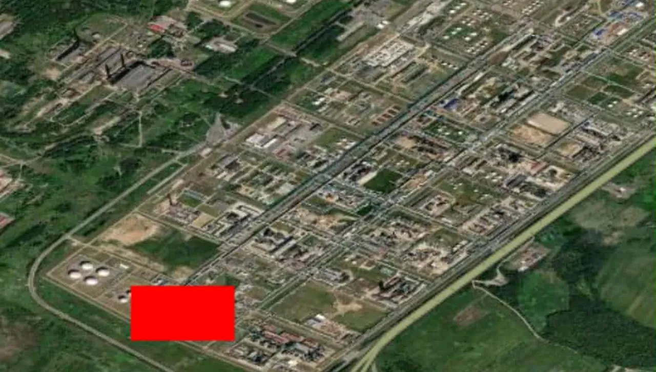 Дронове удариха ключова руска рафинерия, огромен пожар бушува в електростанцията „Владимирская“