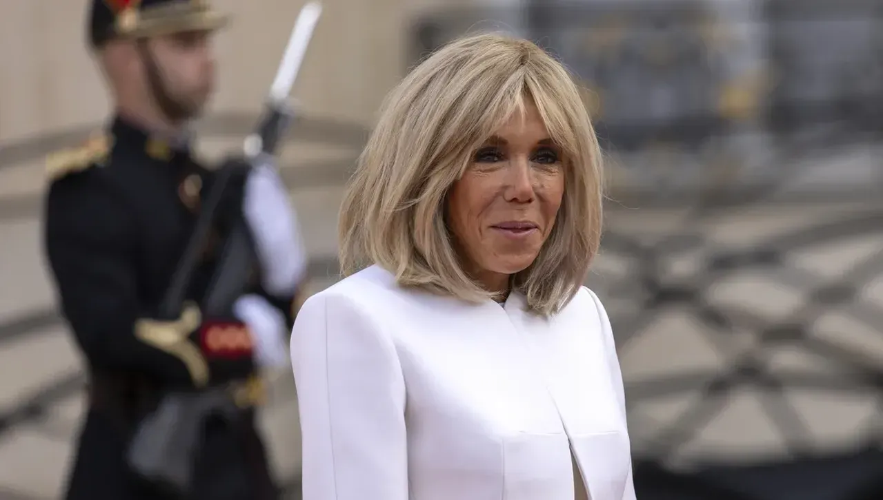 Френската прокуратура иска условни присъди срещу обвинените в кибертормоз над Брижит Макрон