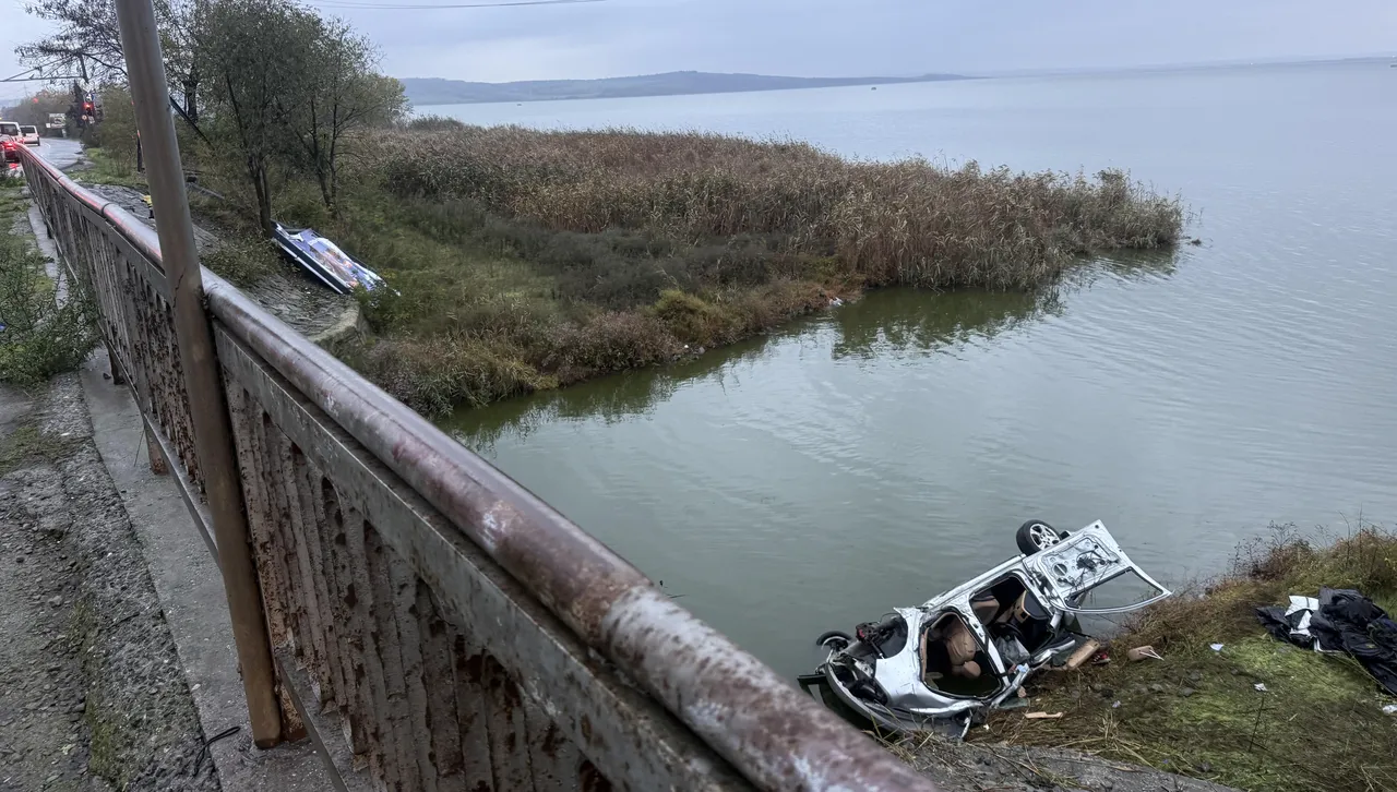 Колата с мигранти, паднала в езеро, е летяла със 160 км/ч, избутала е друг автомобил със семейство
