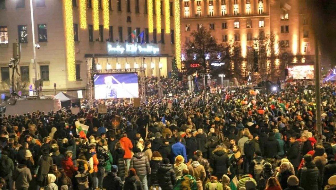 Дрога, боксове и ножове: СДВР задържа повече от 25 човека на КПП-тата в София