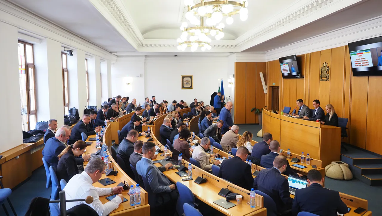 Според него предложението е внесено на тъмно и пряко застрашава