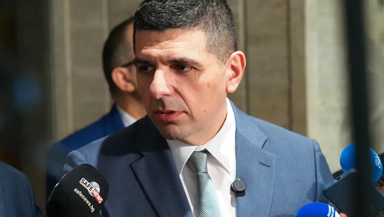 Мирчев и Пеевски се сблъскаха словесно и физически в парламента