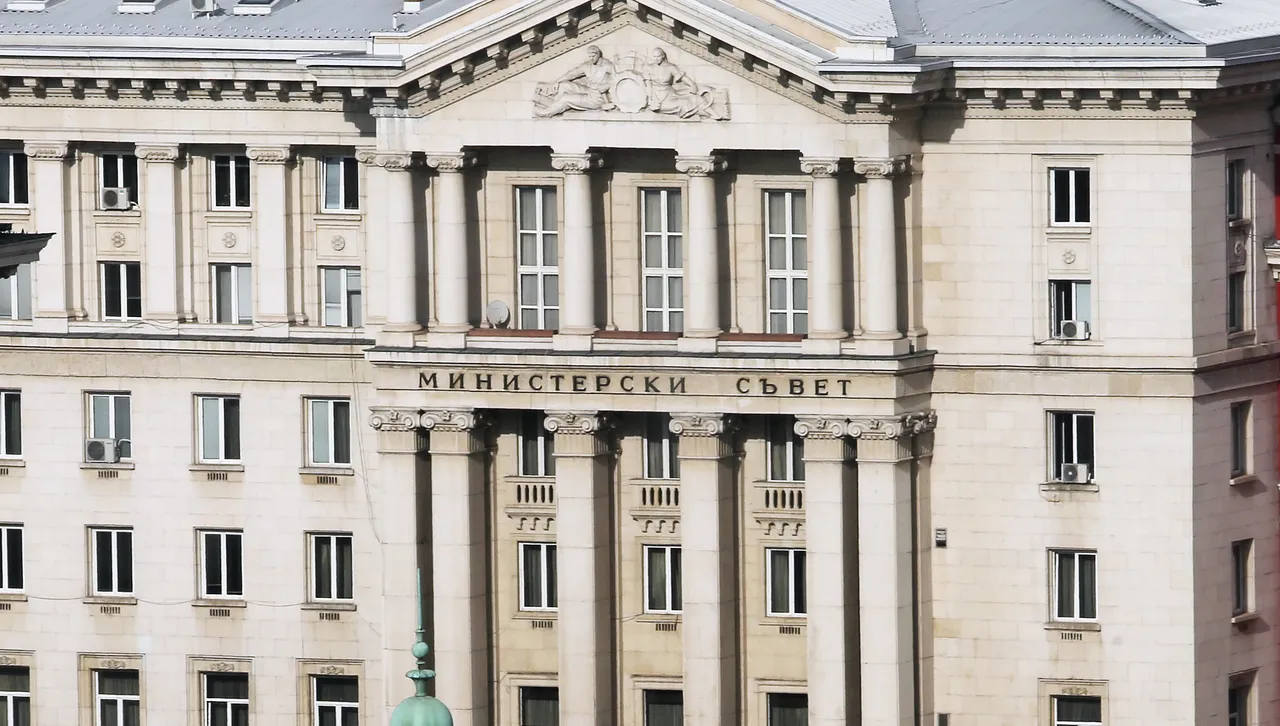 Премиерът: Рафинерията е част от критичната ни инфраструктура, тя трябва да работи 