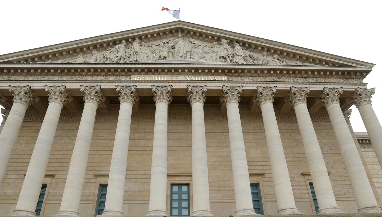 34 годишната Клеманс Гет посочва че напускането на НАТО отдавна