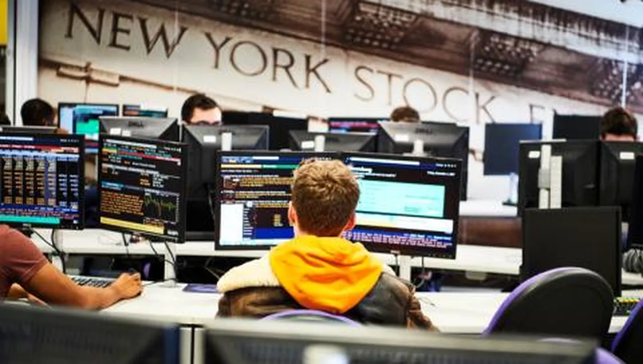 Пазарите се раздвижиха в очакване на срещата между Тръмп и Путин