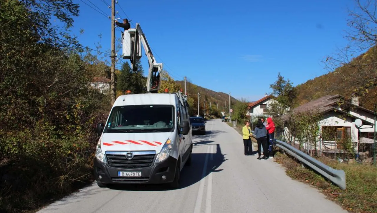Започна подмяната на старото уличното осветление в община Тетевен 