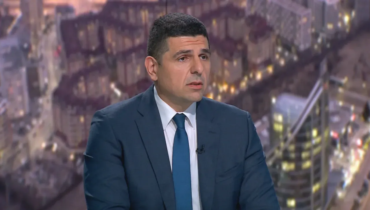 Ивайло Мирчев призова депутатите да слязат от служебните автомобили