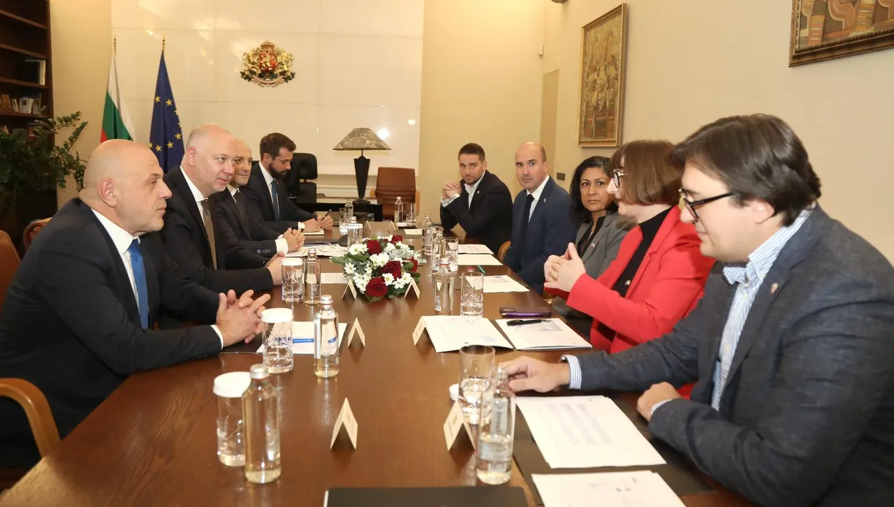 България има шанс да строи огромна фабрика за изкуствен интелект с IBM и ЕК