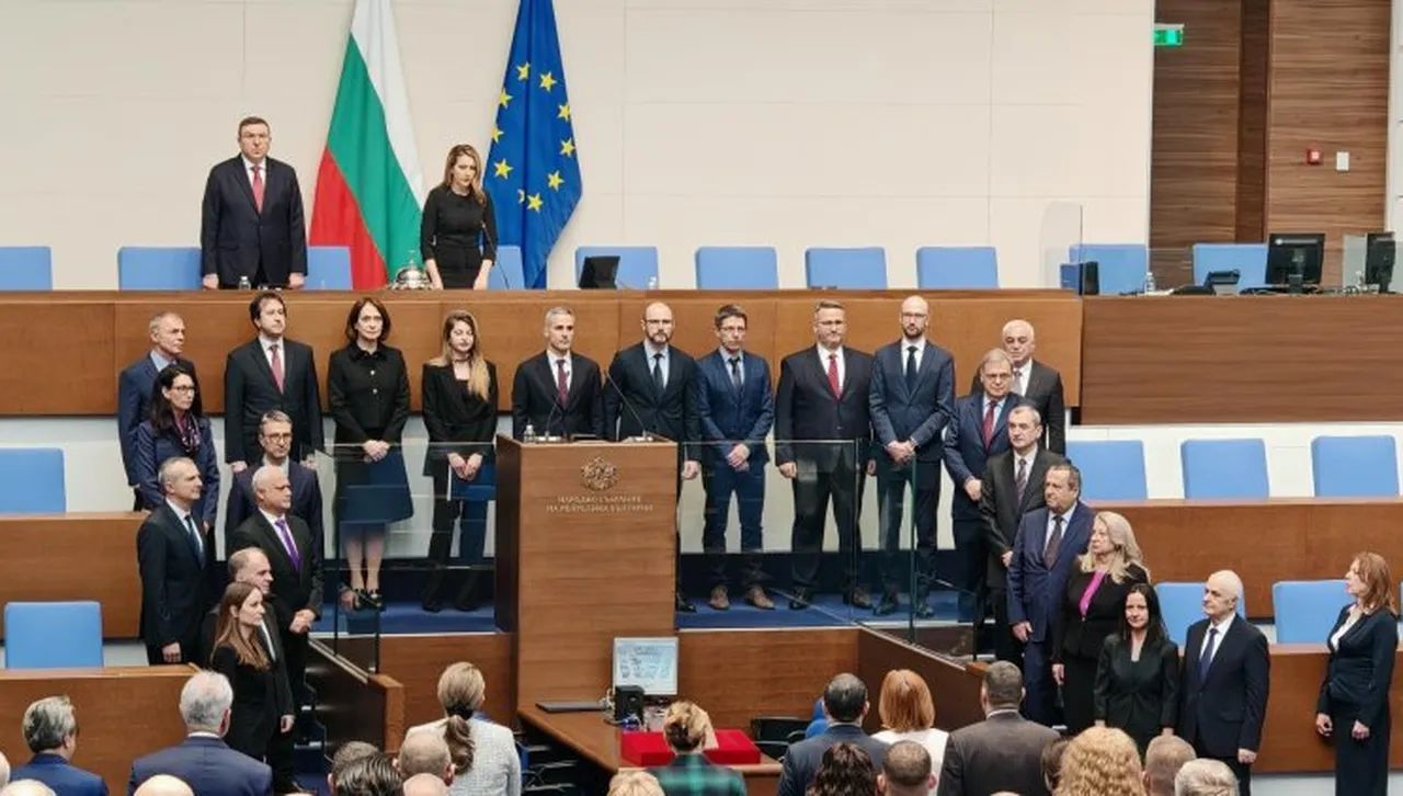 След официалната церемония в Народното събрание предстои процедурата по приемственост