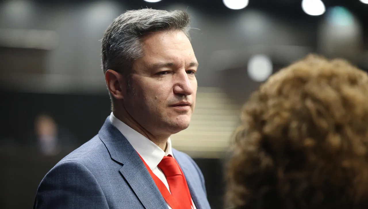 Кристиан Вигенин остро разкритикува Европейската комисия за разрешенията на ГМО