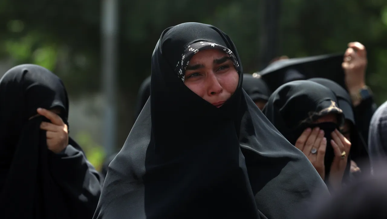 Жестоки репресии в Иран, след като режимът оцеля от бомбите и ракетите