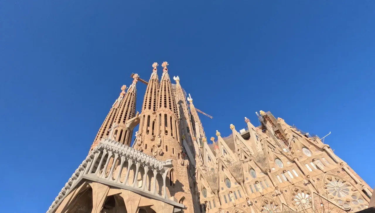 Саграда Фамилия се извиси още повече: Стана най-високата църква в света