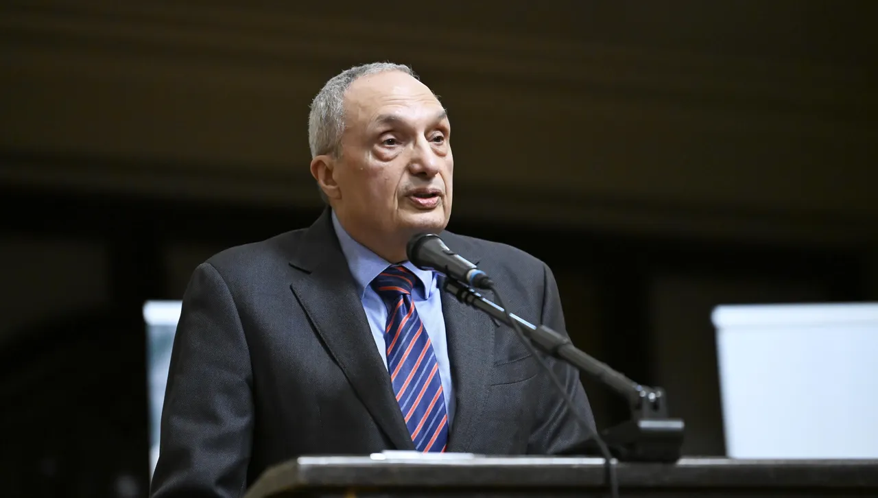 По думите му голямата цел е разграждането на завладяната държава