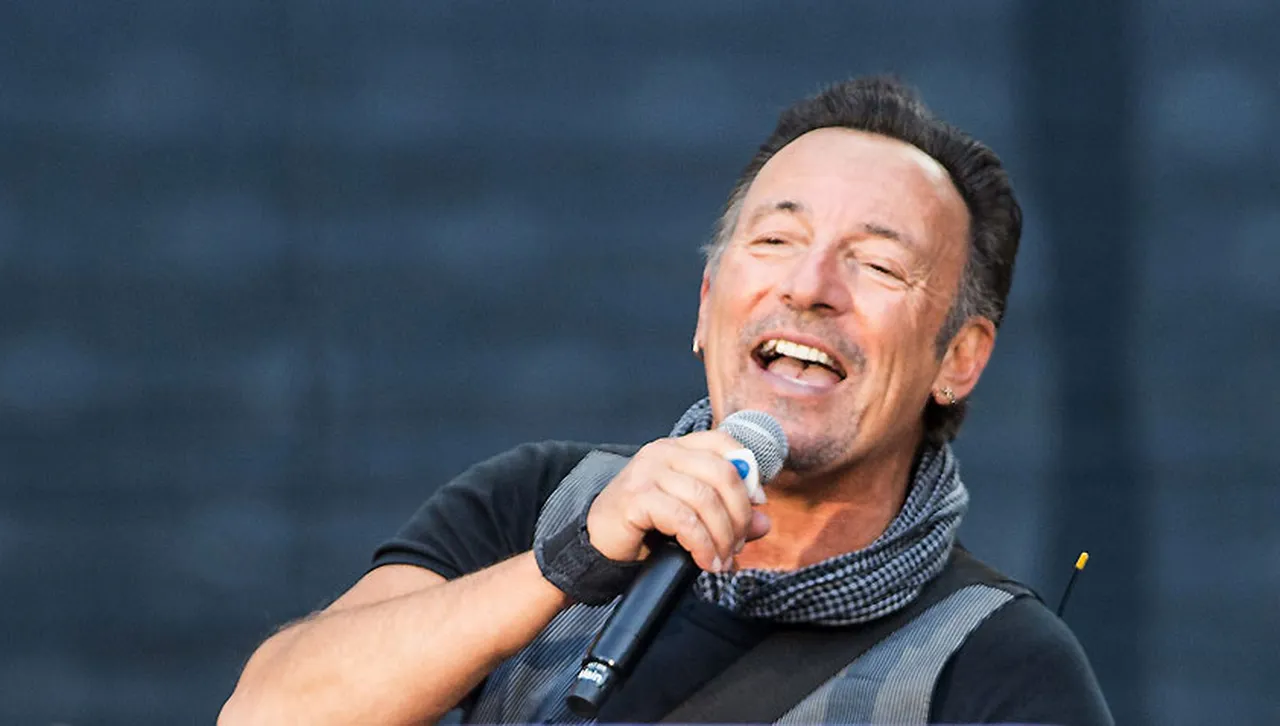 Брус Спрингстийн взриви Ливърпул с призив за свобода: САЩ са в ръцете на предатели!